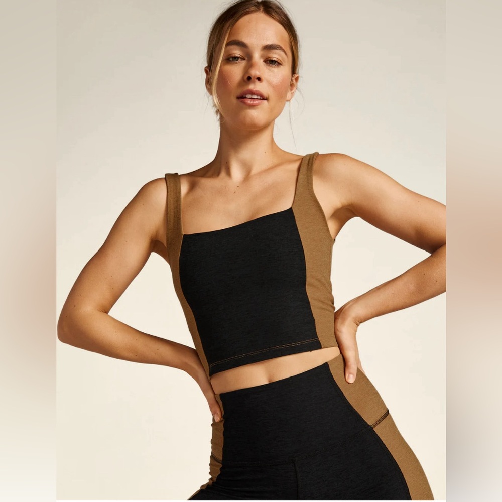 Like new! Beyond Yoga Colorblock Crop Tank / Bra - Large
